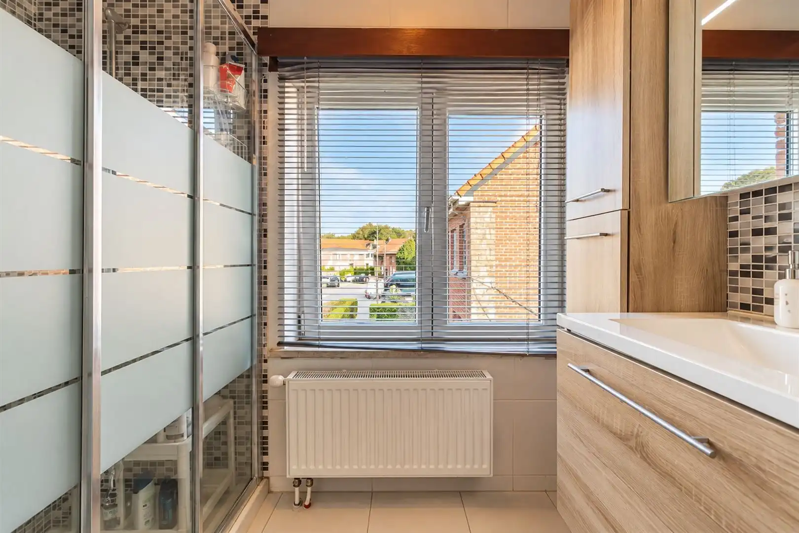 Volledig gerenoveerde woning met 4 slaapkamers op ruim perceel van 1.037 m² in Sint-Niklaas foto 14