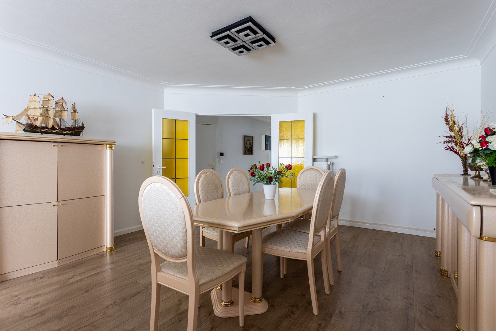 Instapklaar 2-slpk-app met 2 terrassen (112m²)!   foto {{pictureIndex}}