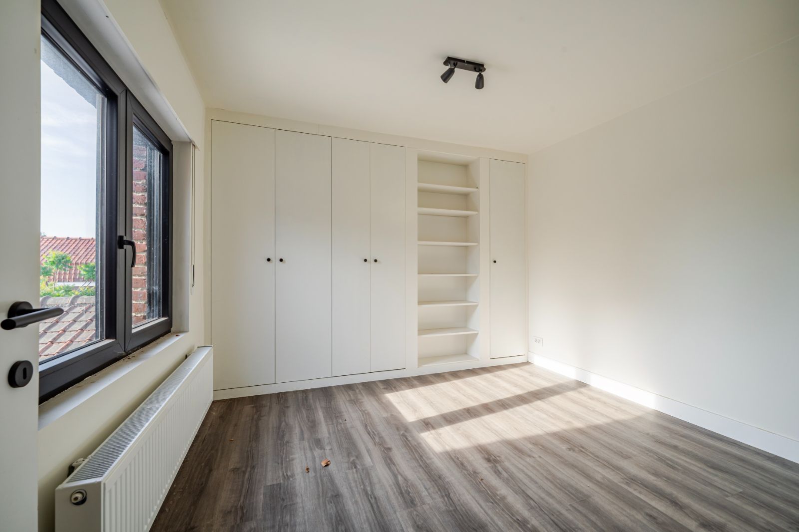 Eerste kijkdag 28/06/2025 tussen 09.00 en 10.00 uur! Af te werken woning met garage! foto 15