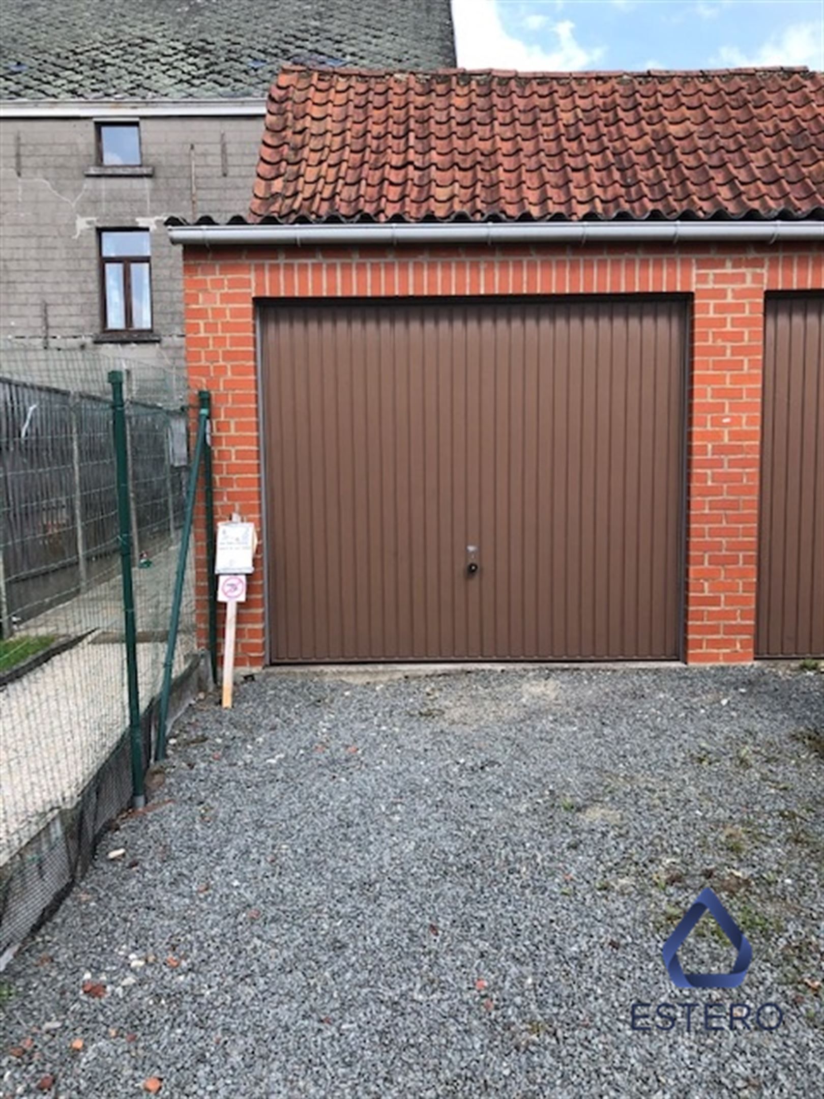 Garage te huur nabij E40 foto {{pictureIndex}}