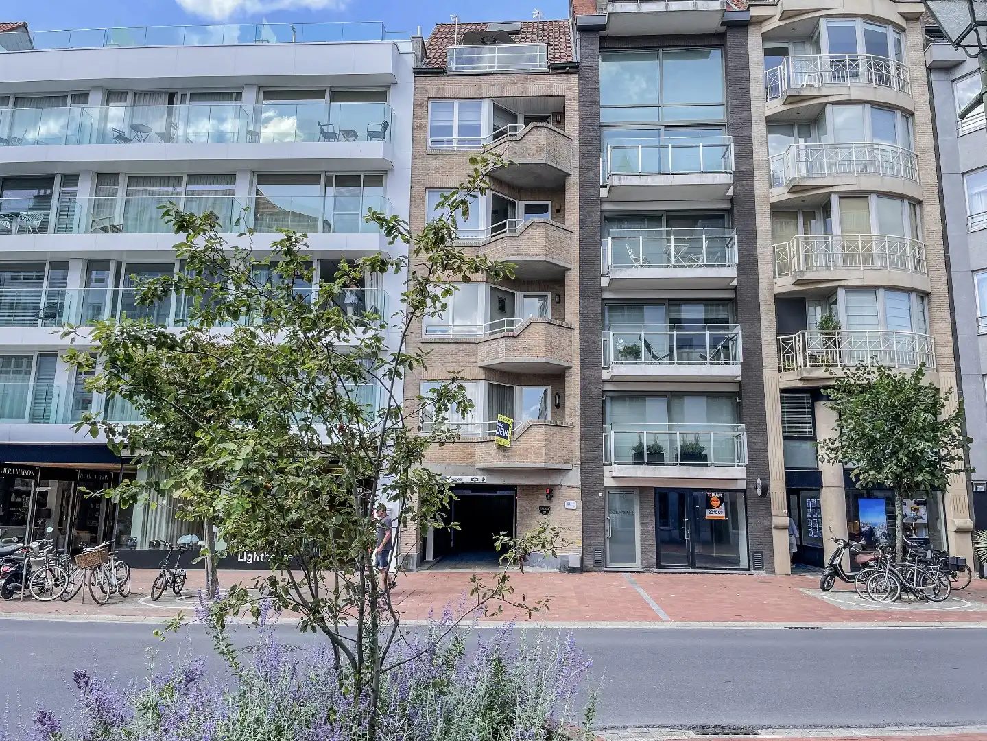 Luxueus ingericht appartement aan de zonnekant van de Dumortierlaan. Parking in het gebouw mgl. foto 22