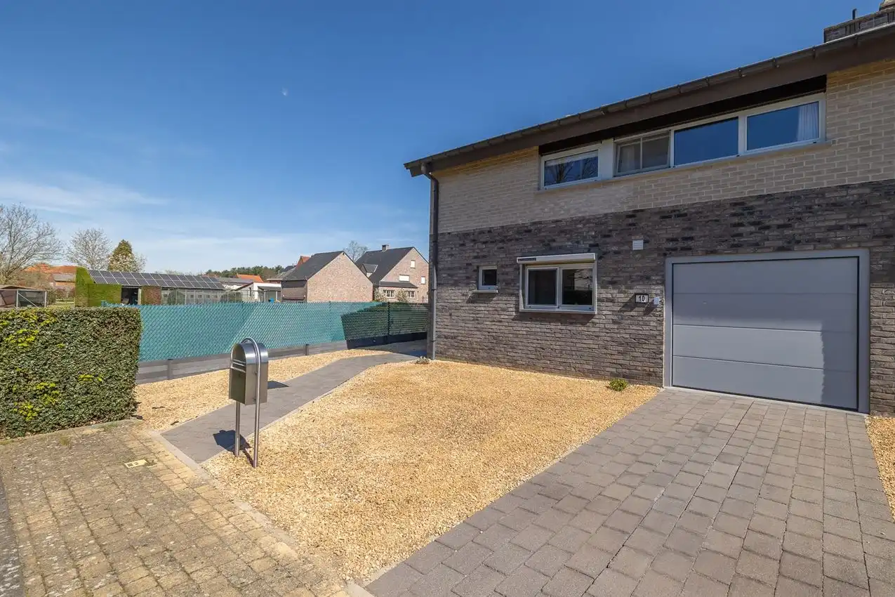 Recente gezinswoning 4 slk in doodlopende straat foto {{pictureIndex}}