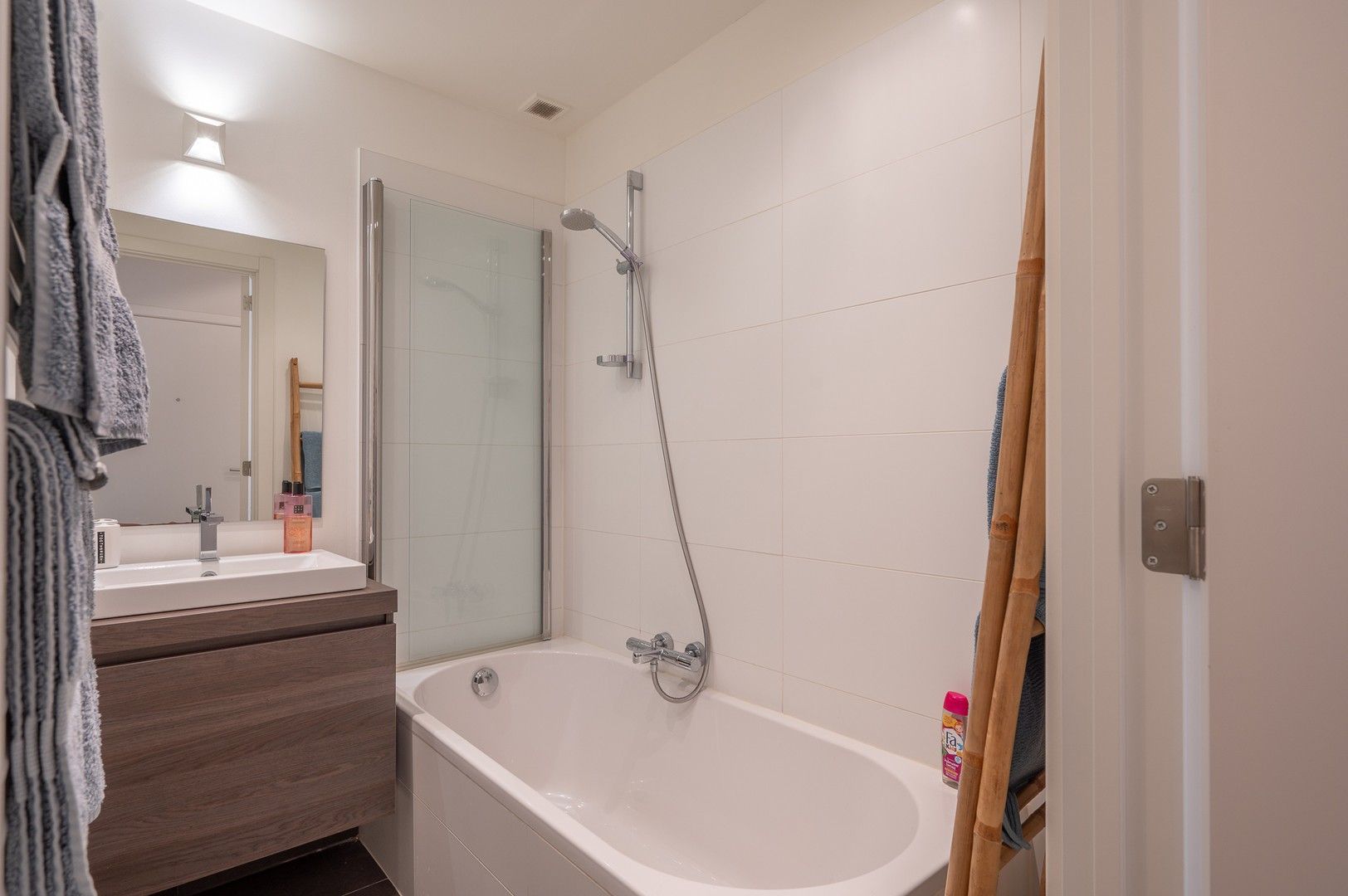 Prachtig appartement met frontaal zicht op het meer van Duinenwater. foto 17