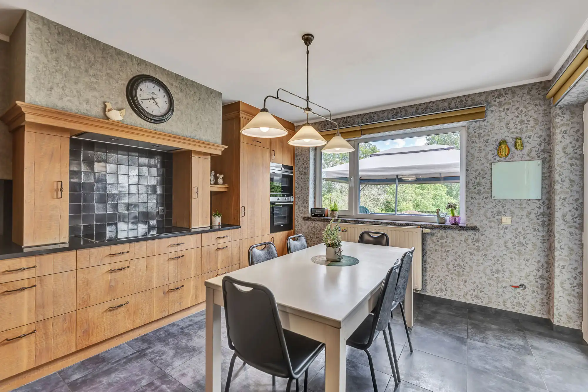 Goed onderhouden villa op groot perceel met 4 slaapkamers foto 12