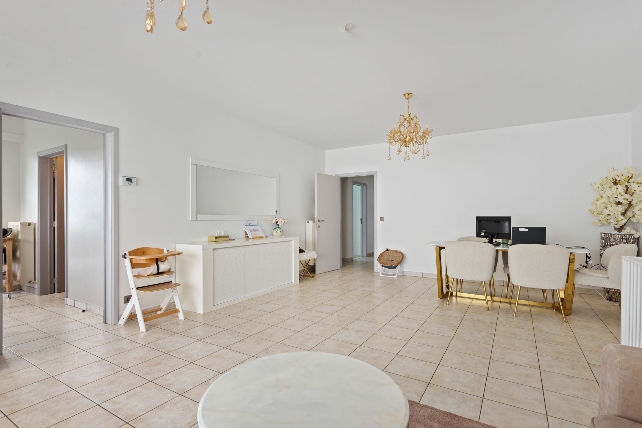Opbrengsteigendom met 3 appartementen + garageboxen in Wommelgem te koop! foto 4