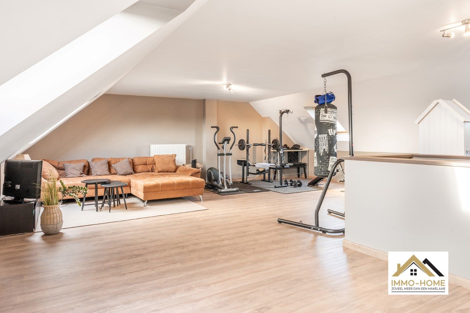 Ruime recente woning in pastorij stijl foto 23