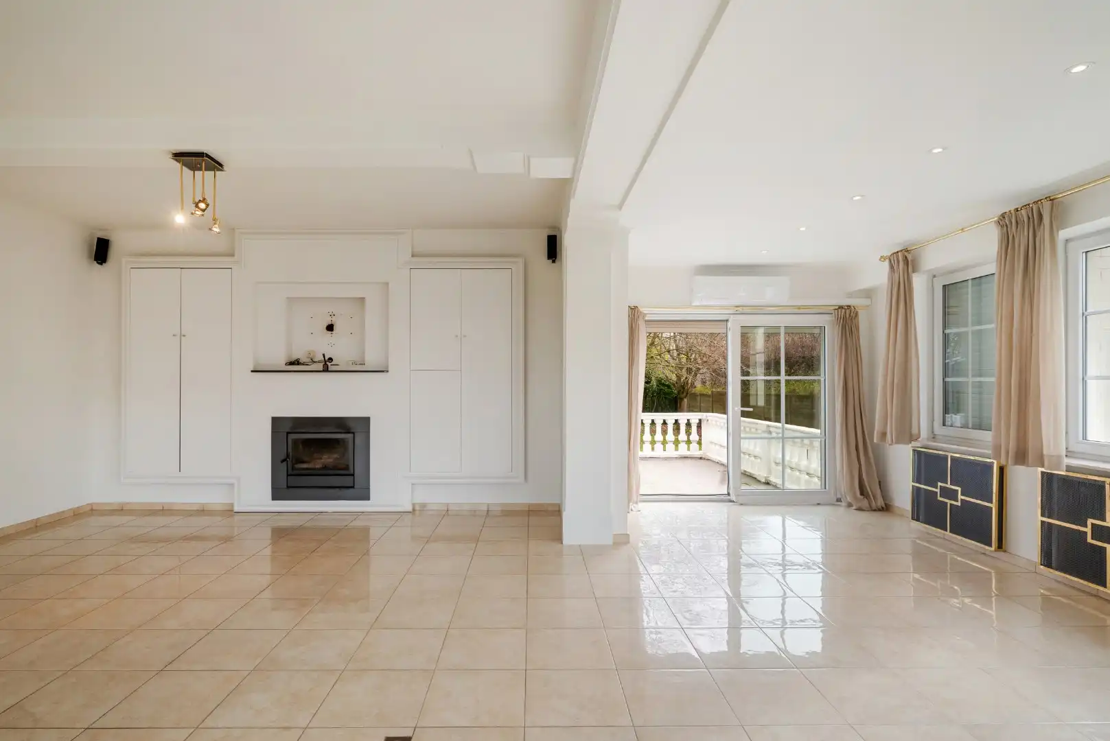 Stijlvolle villa met 5 slaapkamers op mooi perceel van 1325m² foto 4