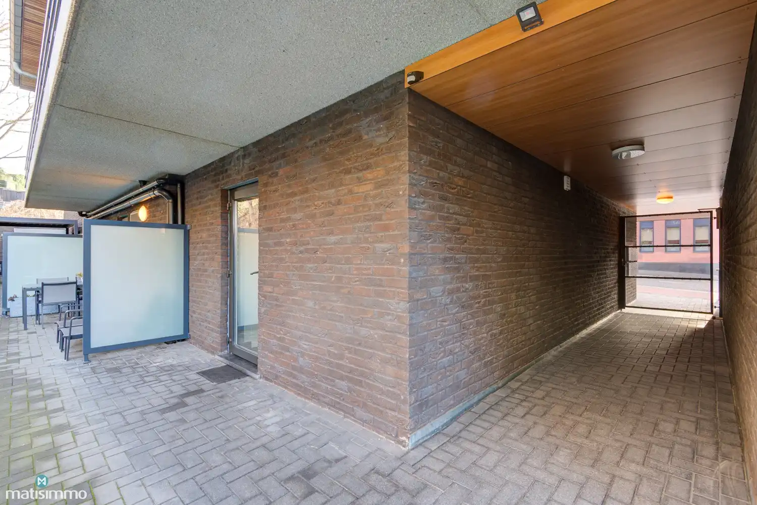 DUPLEXAPPARTEMENT MET 3 SLAAPKAMERS, TERRAS EN ONDERGRONDSE AUTOSTAANPLAATS NABIJ HET CENTRUM VAN BILZEN foto 4