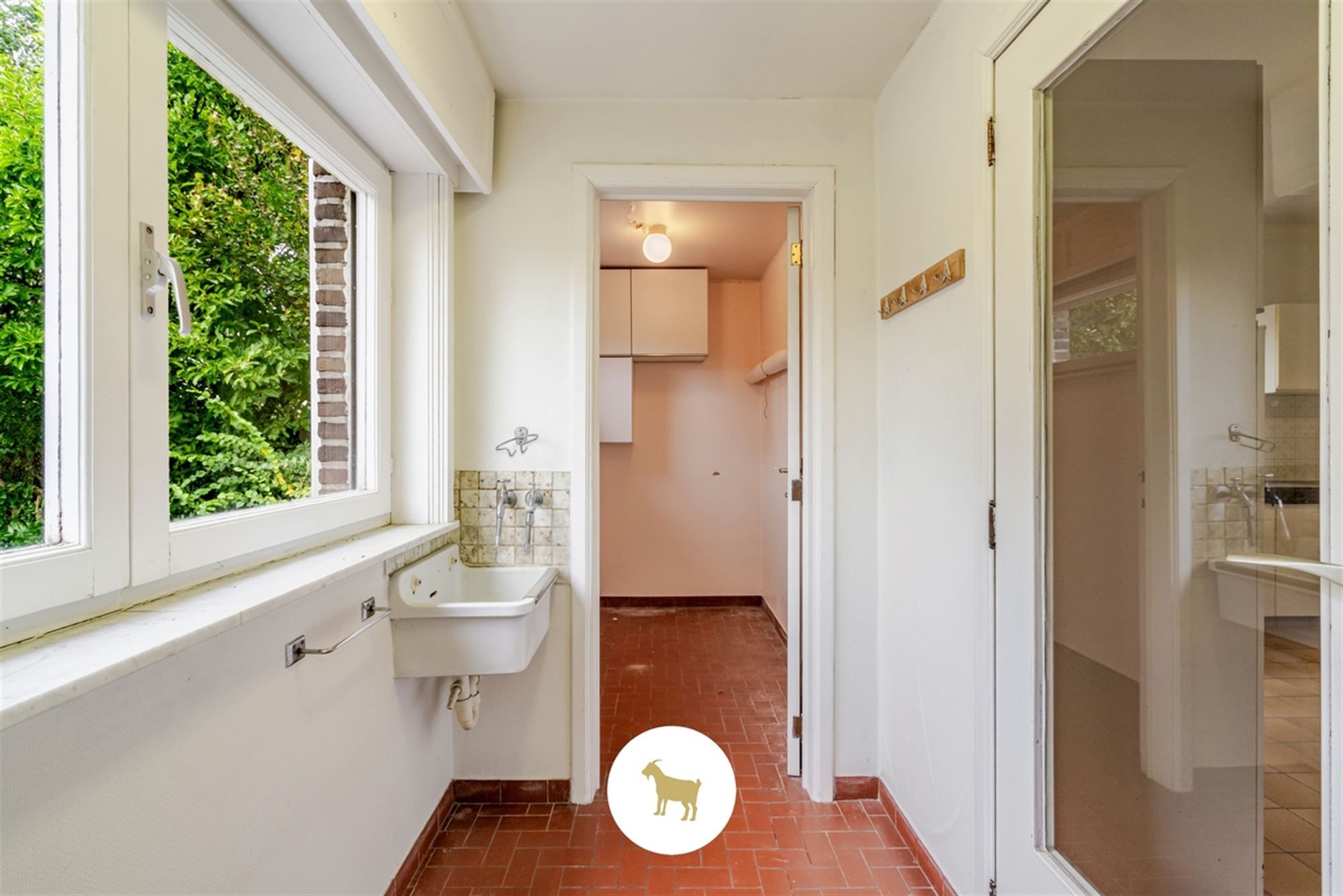 Te renoveren RUIME ALLEENSTAANDE VILLA met 4 SLAAPKAMERS, BUREAU en GARAGE op een prachtig zuidwestgericht PERCEEL van 1.300 m² foto 16