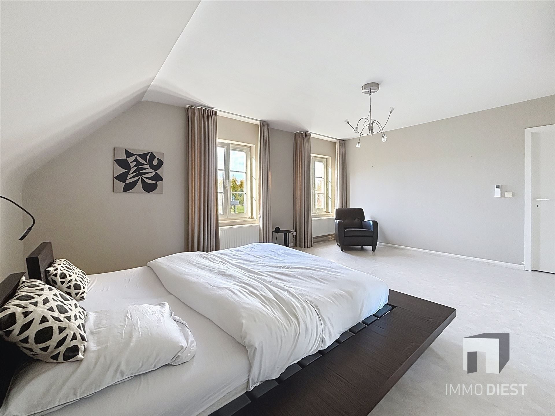 Villa met 5 slpk op 74,11are en zuidgerichte tuin foto 39