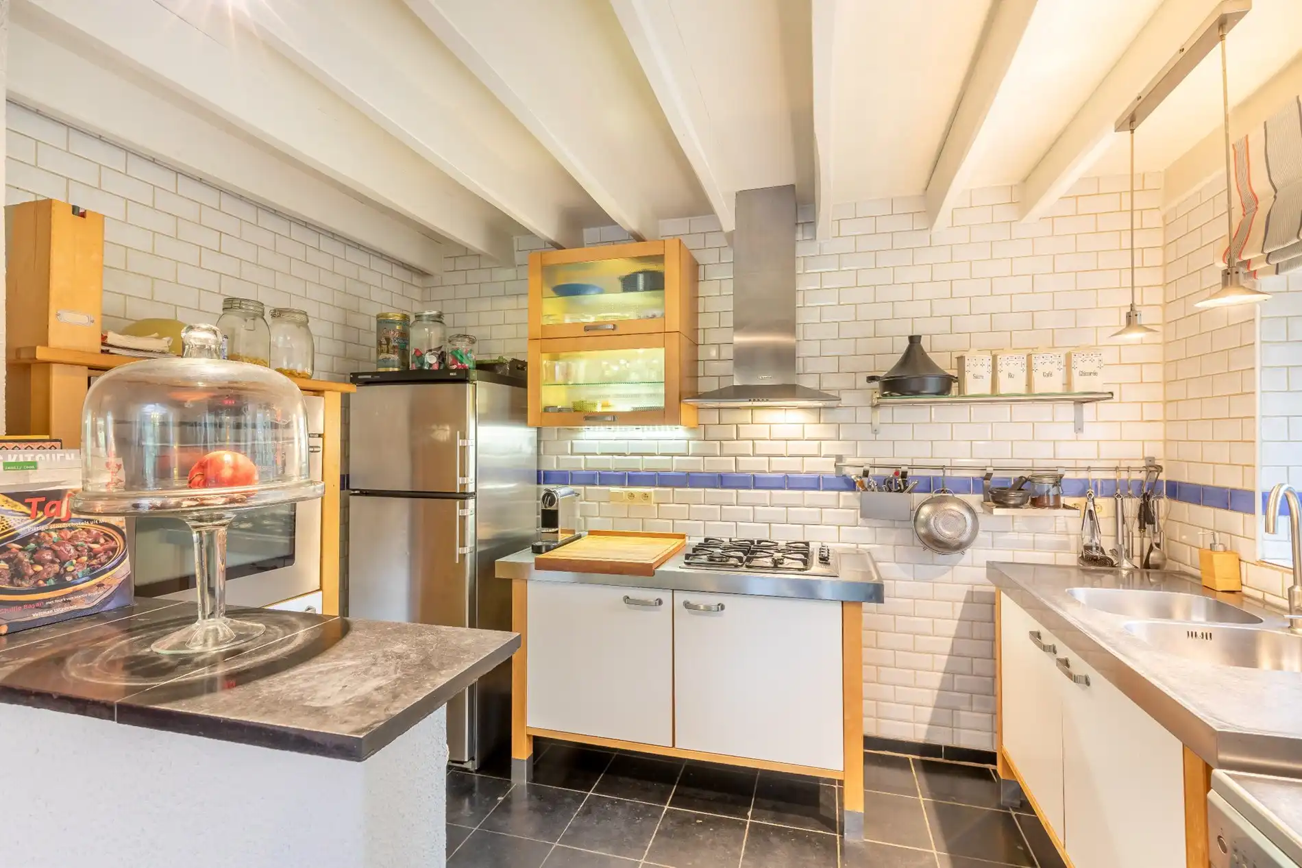 Charmante volledig bemeubelde woning met 2-slaapkamers foto 4