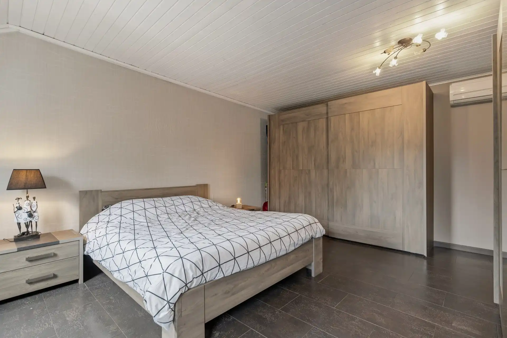 Energiezuinige woning met 3 slaapkamers, aparte garage en fraai aangelegde tuin op rustige ligging te Berlare foto 21