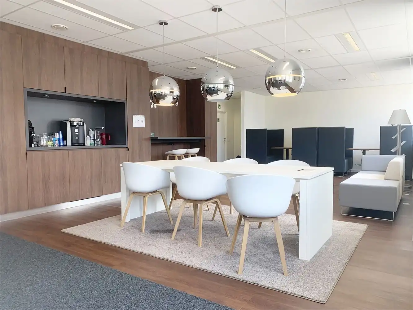 INSTAPKLARE KANTOORRUIMTE MET4 PARKINGS foto 2