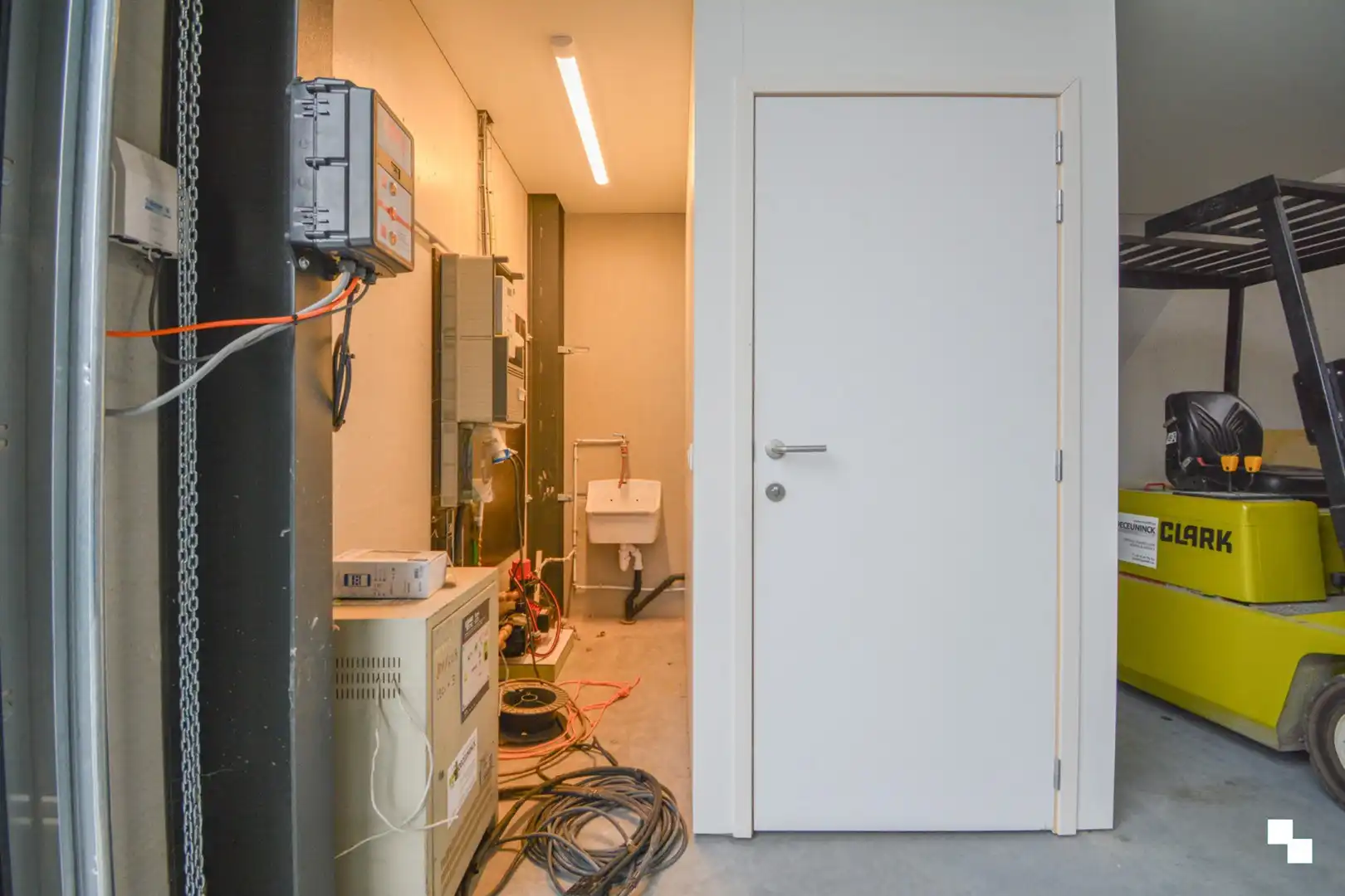 Nieuwbouw KMO-unit van ca. 225 m² te Izegem foto 8