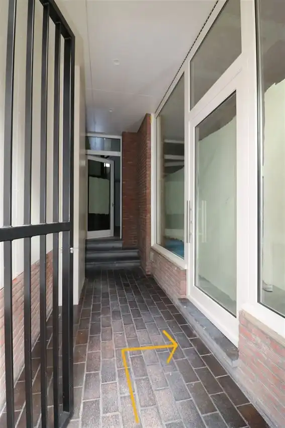 Volledig vernieuwde handelszaak op ideale locatie foto 4