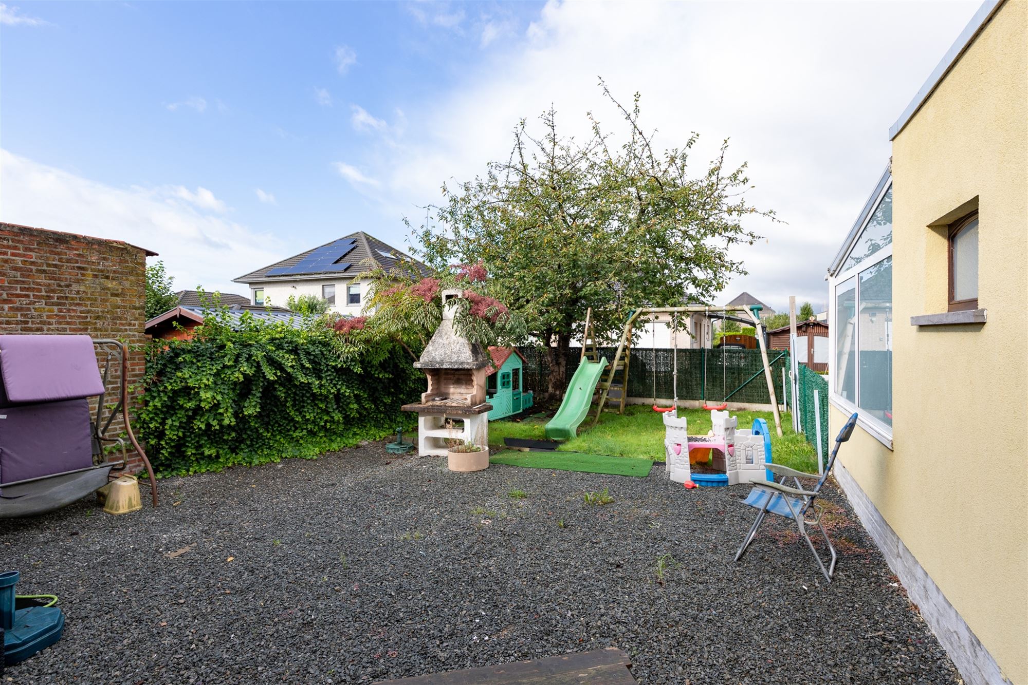 Bijzonder ruime woning met tuin en garage foto 19