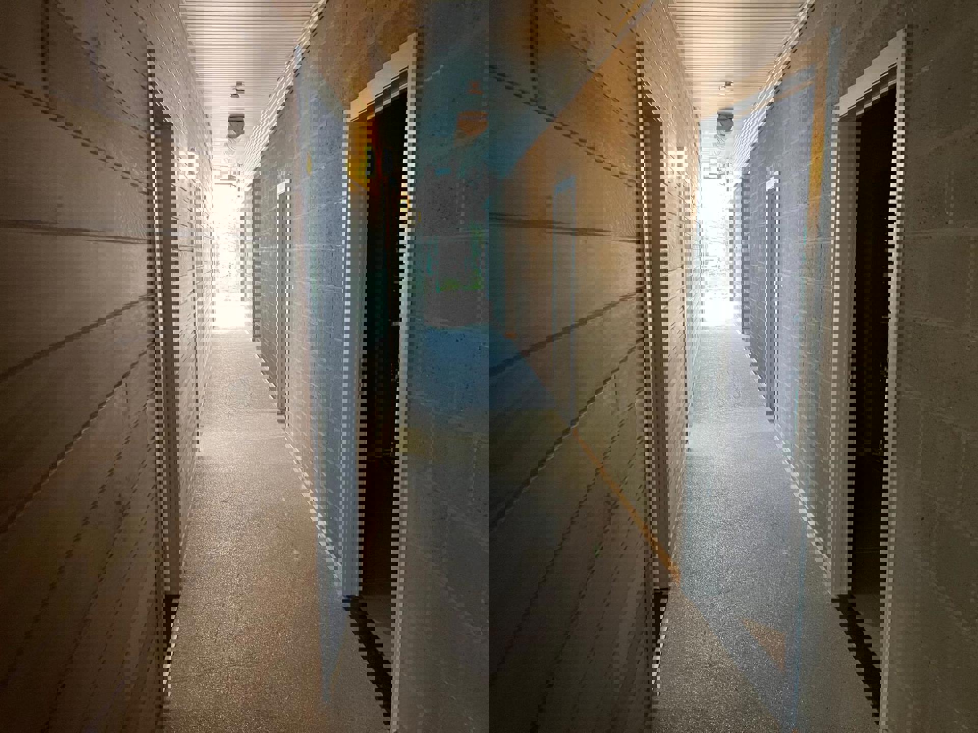 Modern alleenstaand bedrijfsgebouw te Genk foto 8