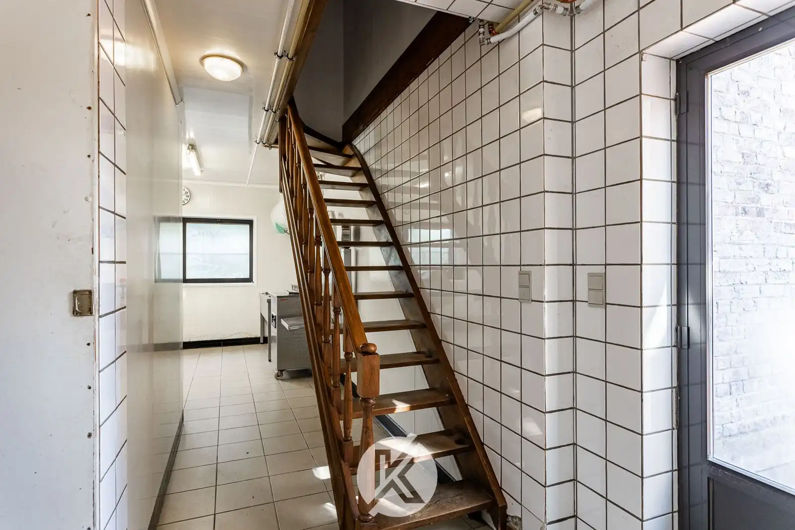 Veelzijdige eigendom met handelsruimte en bel-etagewoning foto 10