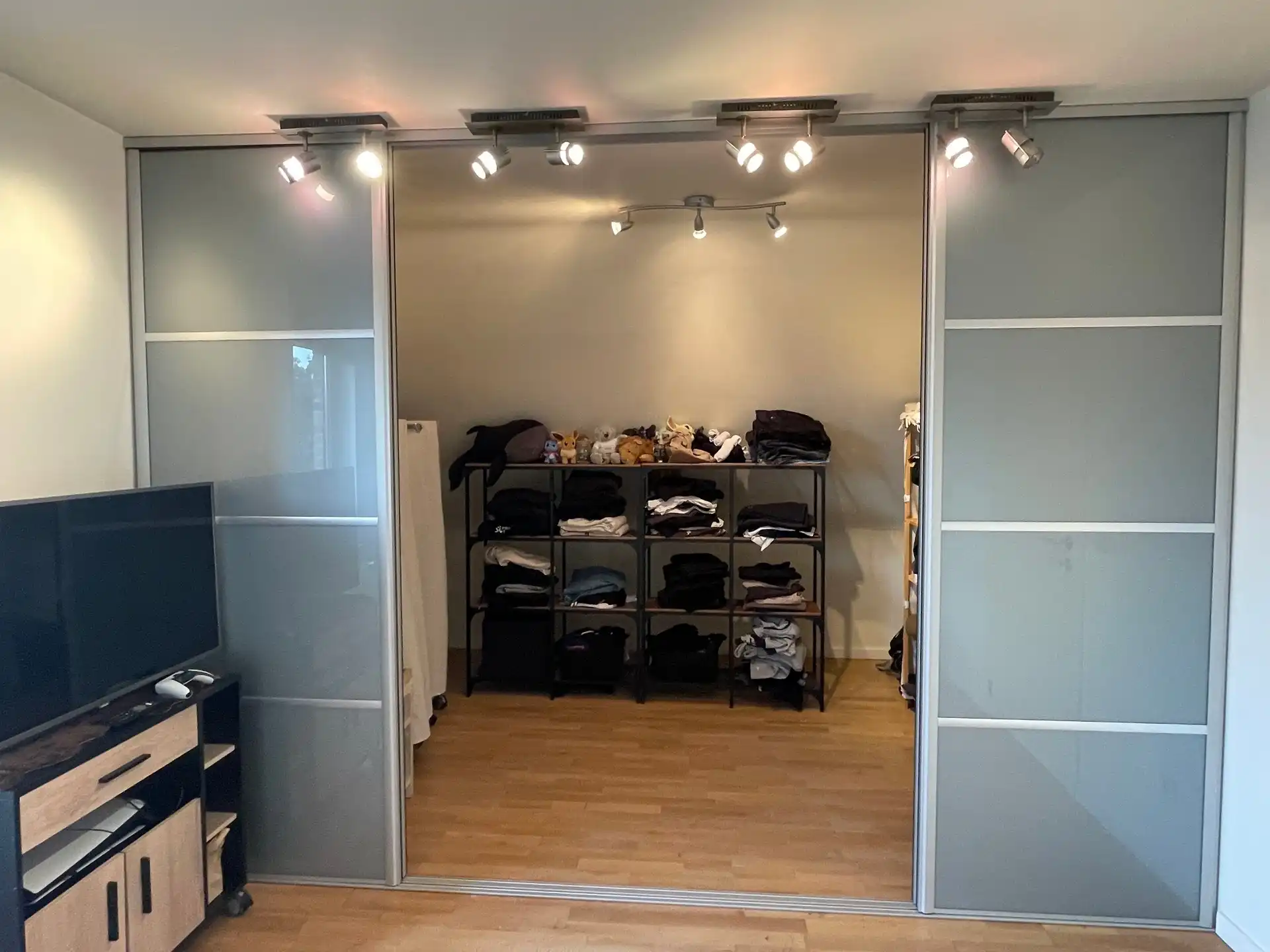 Gunstig gelegen en uitzonderlijk ruim gezellig appartement. foto 14