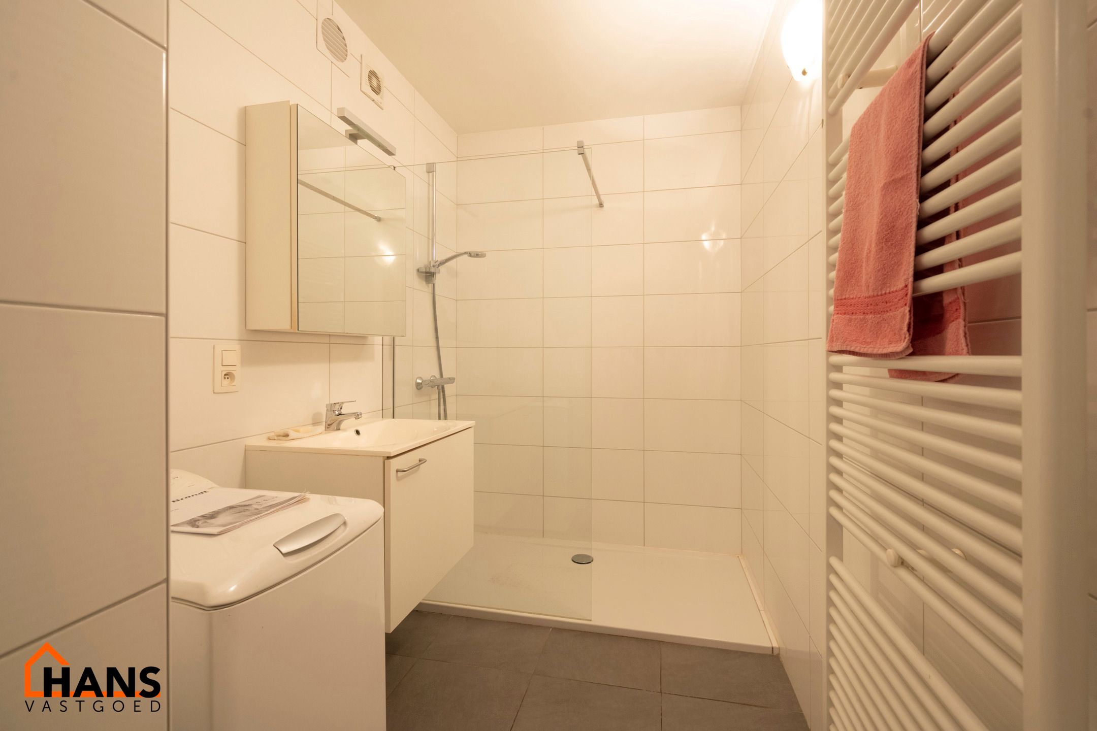 Recent gerenoveerd gelijkvloerappartement met stadstuin. foto 8