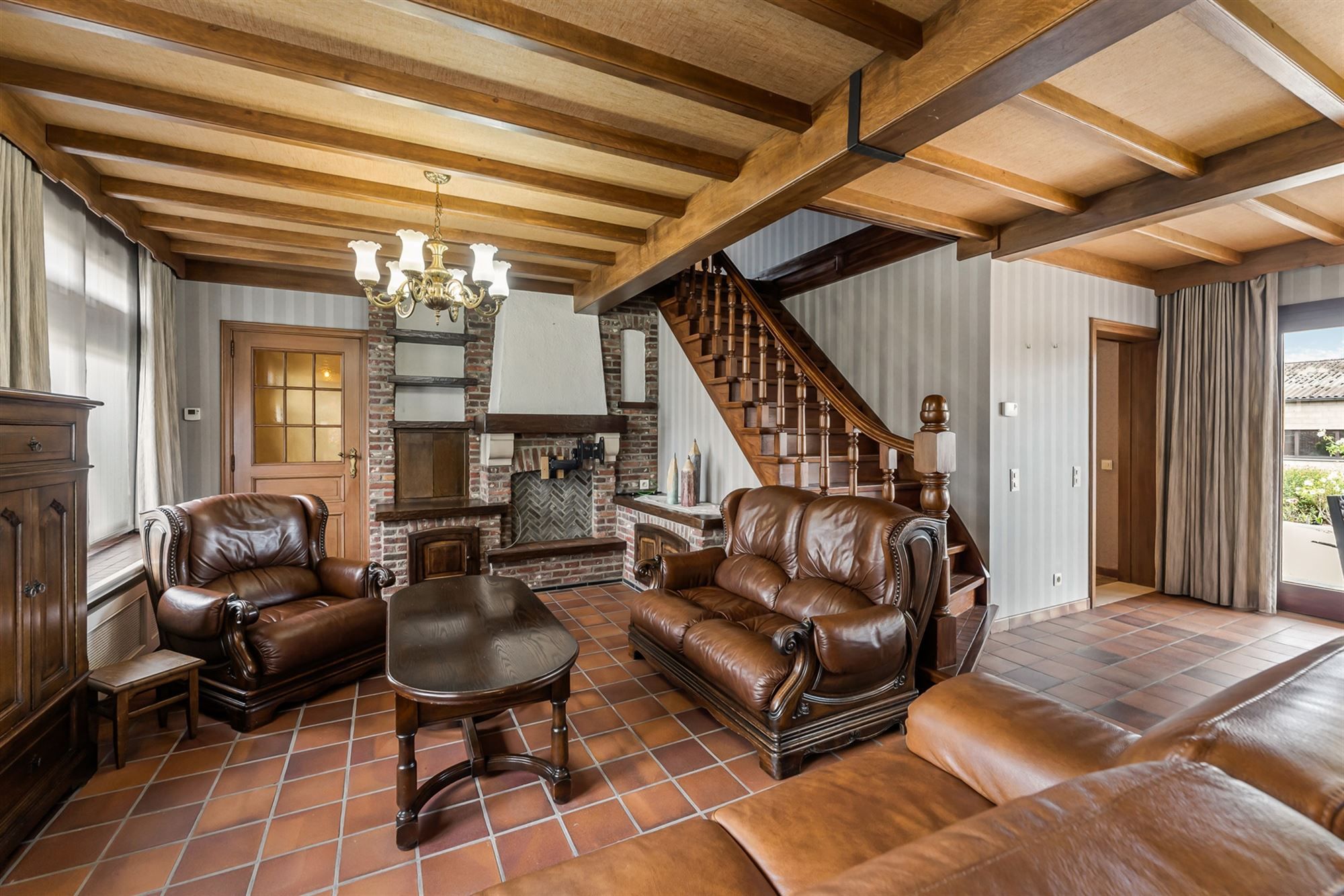RUIME WONING (CA 250M2) VOLLEDIG ONDERKELDERD MET WERKHUIS VAN 130M2 foto 5