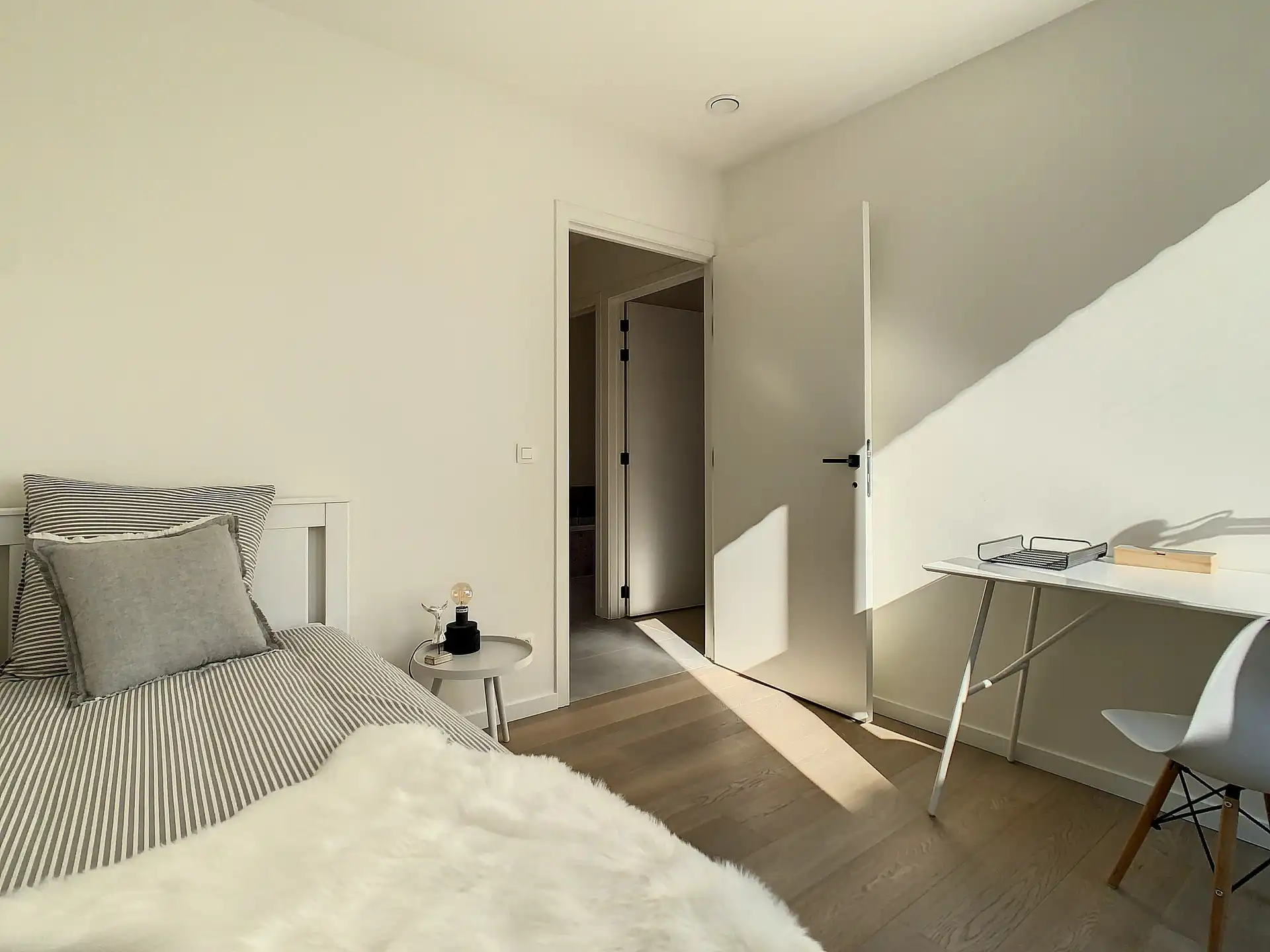 Appartement met 2 slaapkamers in het charmante Oud-Rekem foto 6