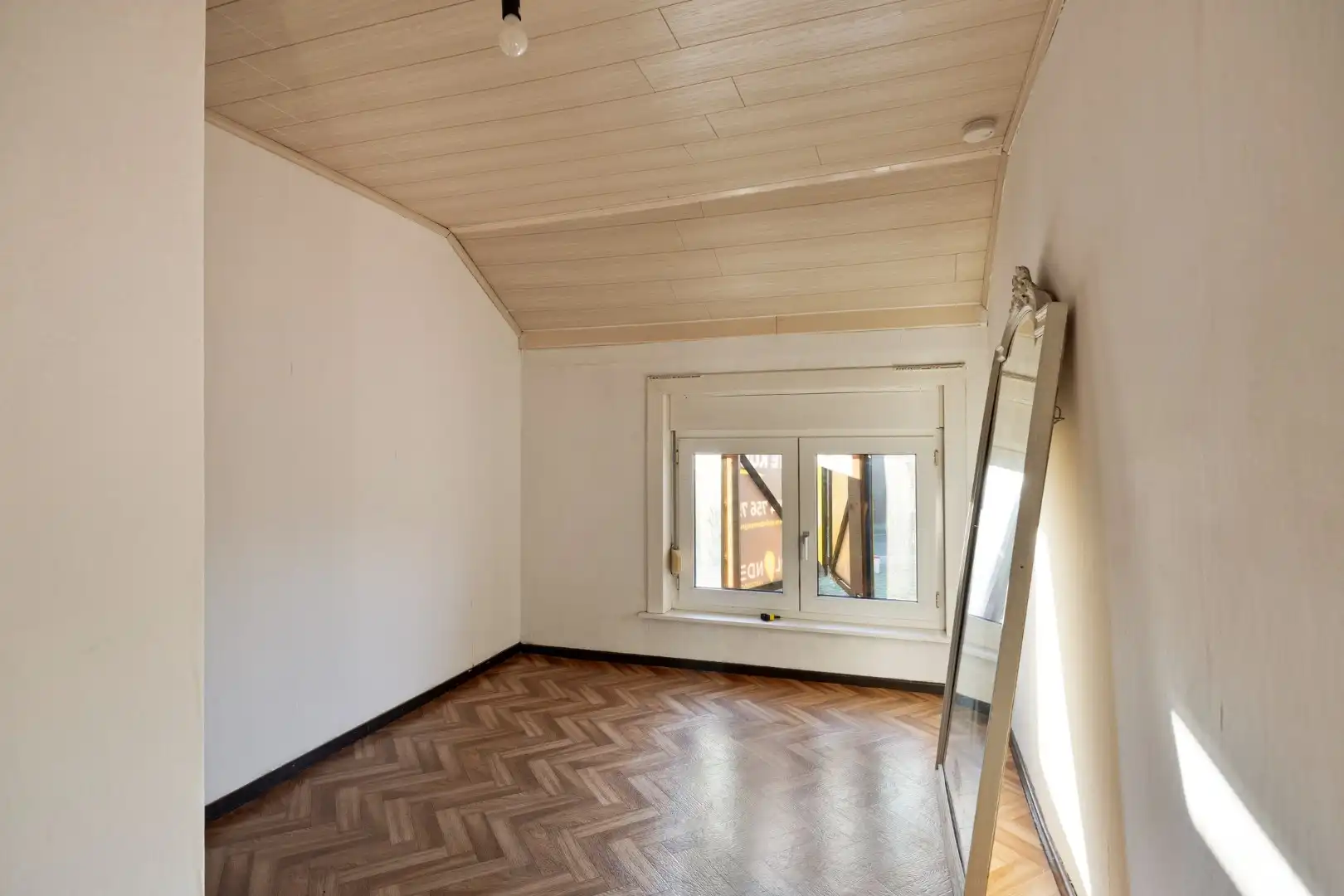 Te renoveren woning nabij het centrum van Mol ! foto 9