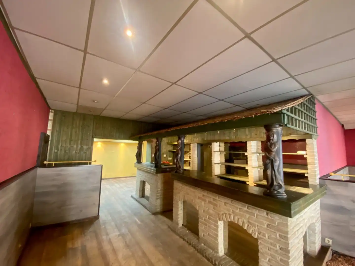 RUIM HANDELSPAND MET TAL VAN MOGELIJKHEDEN OP CENTRUM LOCATIE foto 9