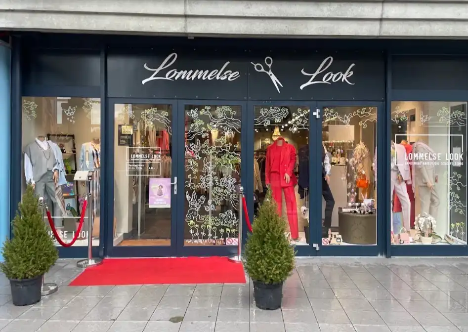 Handelsruimte te huur – absolute topligging in de Kerkstraat te Lommel foto {{pictureIndex}}