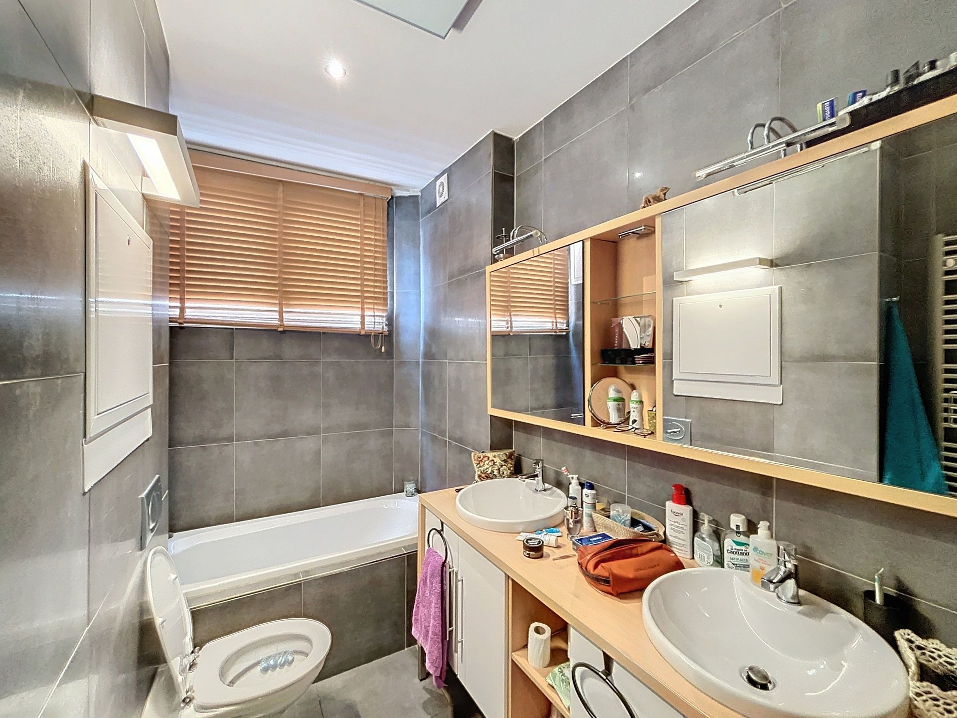 Elsene, prestigieuze gemeubelde flat 2 slaapkamers + bureau foto 12