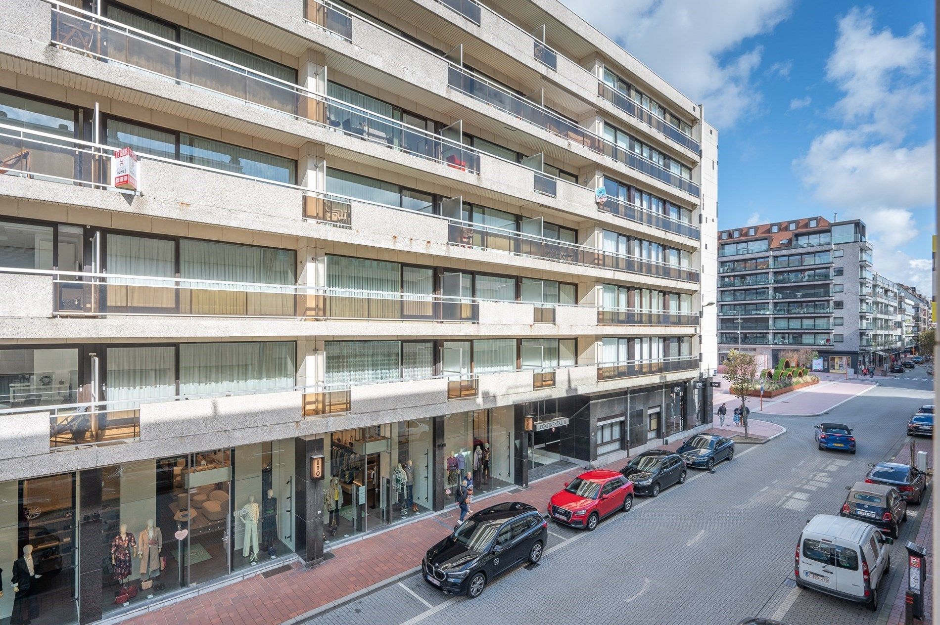 Mooi gerenoveerd appartement gelegen op de Kustlaan vlakbij het Van Binnenplein te Knokke. foto 15