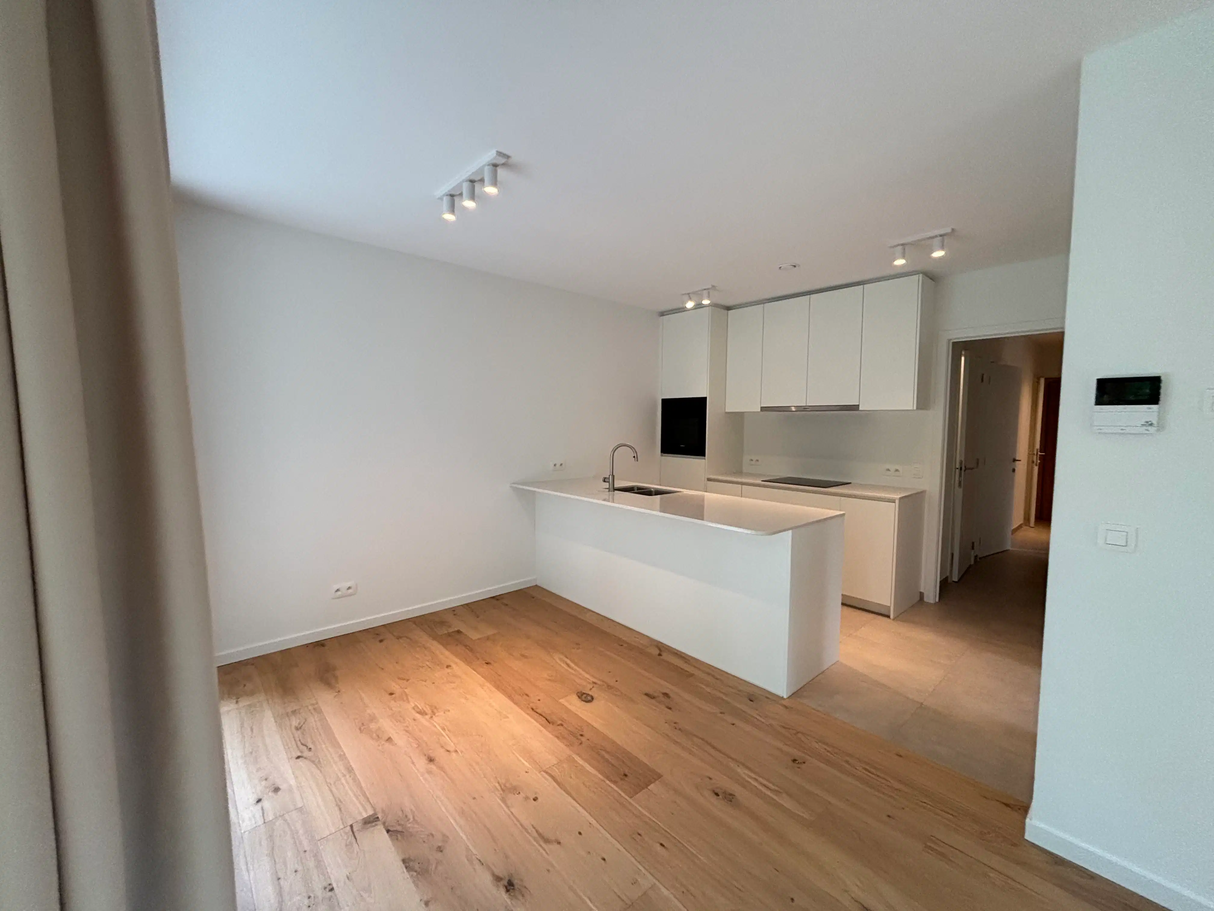 LUXUEUS NIEUWBOUWAPPARTEMENT MET SLAAPKAMER, BUREAU EN RUIM TERRAS foto 9