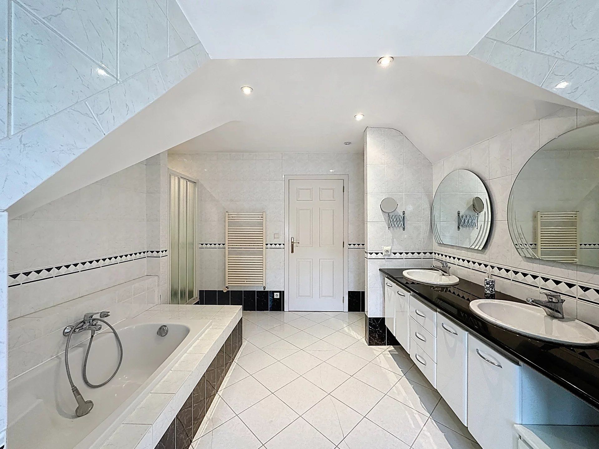 Klassieke energiezuinige villa met 4 (mog. 5) slaapkamers op ruim perceel. foto 28