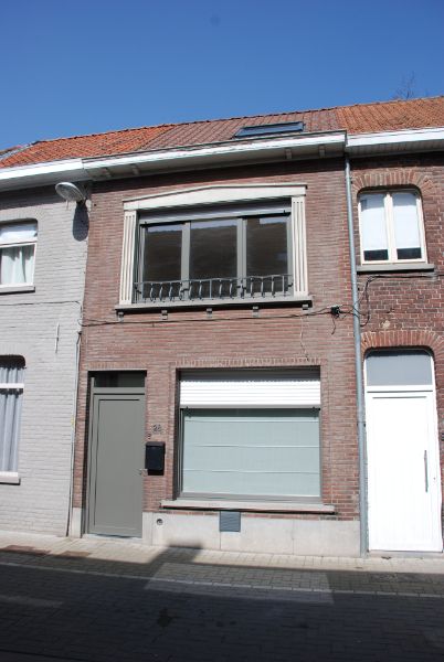 Volledig vernieuwde woning met binnenkoer foto 2