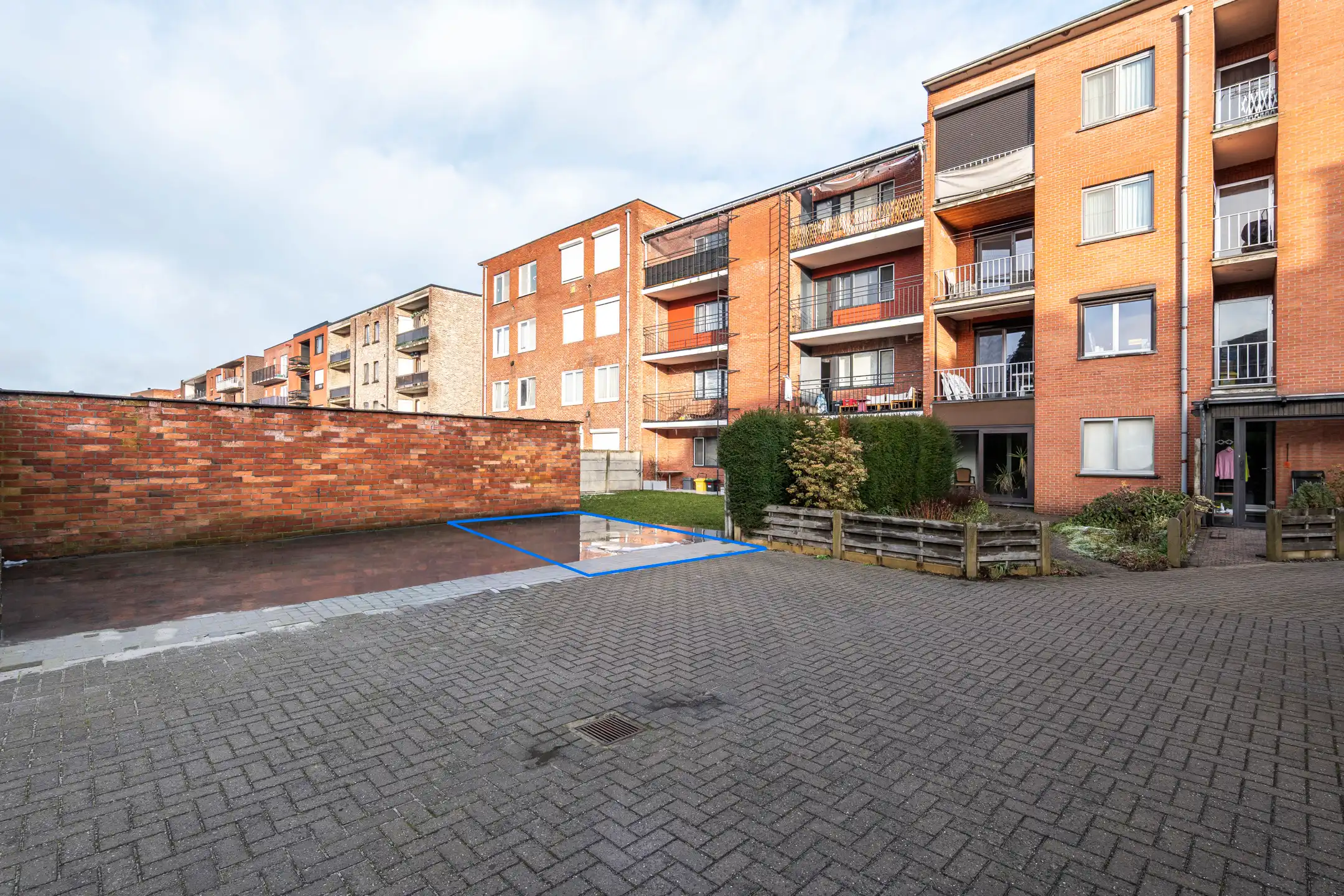 Perceel voor garage met vergunning foto {{pictureIndex}}