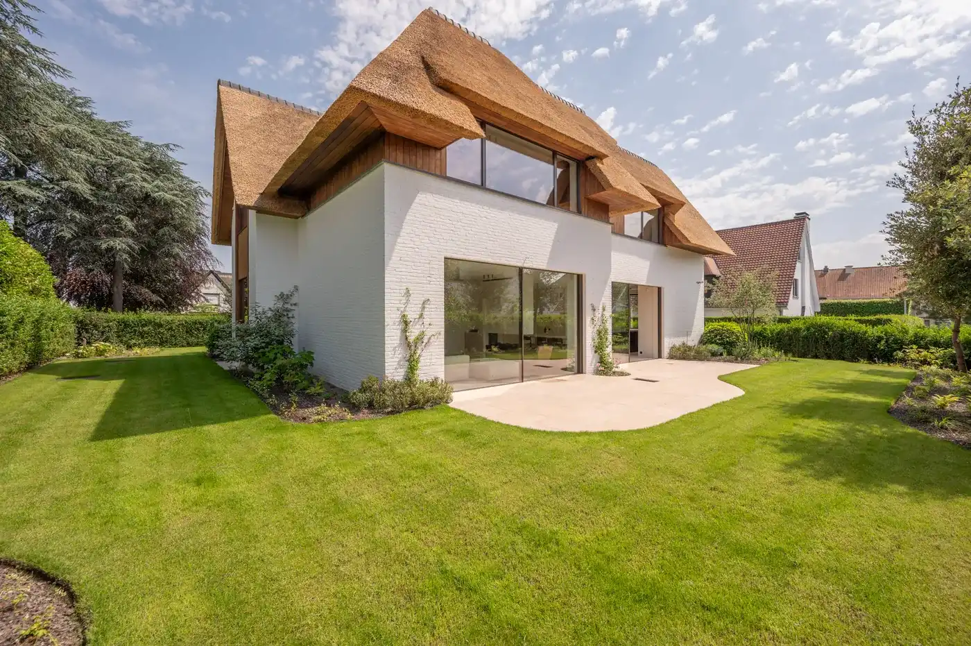 Luxueuze nieuwbouwvilla in een rustige paadje langs de Magere Schorre foto {{pictureIndex}}