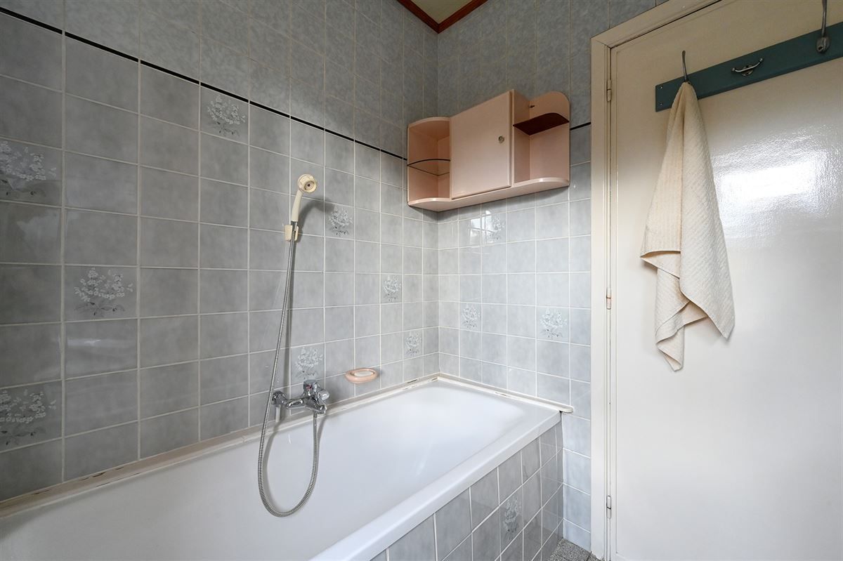 Te renoveren halfopen woning met potentieel foto 24