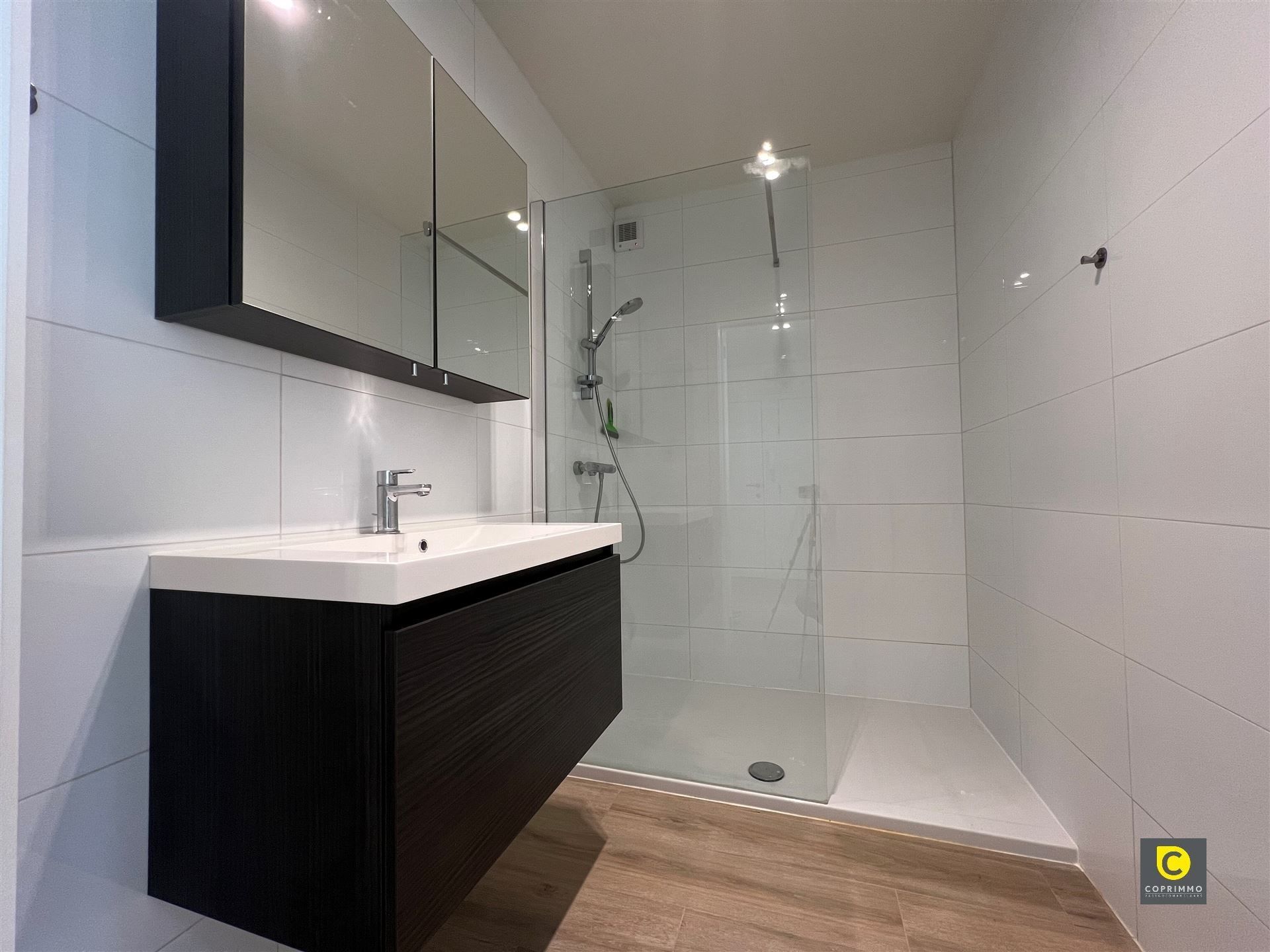 Instapklaar 2 slaapkamer appartement! foto 5