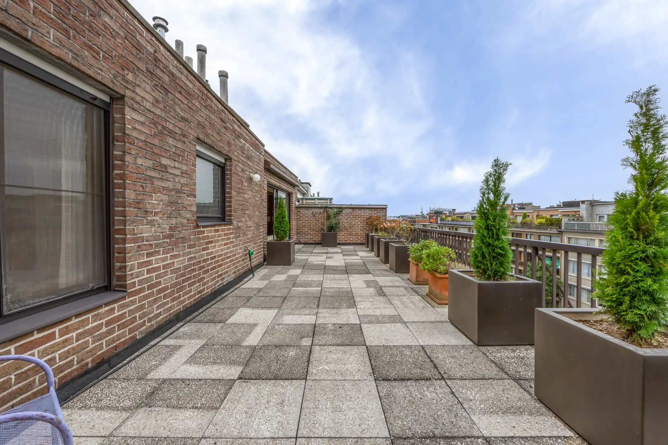 Goed gelegen dakappartement met groot terras voor en achter, 2 slpk en prachtig uitzicht foto 6