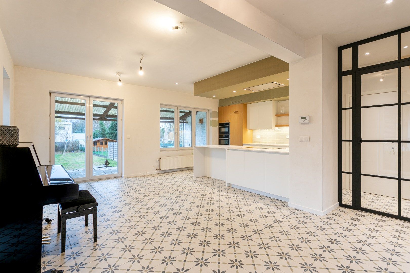 Instapklare woning met 4 slpk op perceel van 5a 45ca foto 9