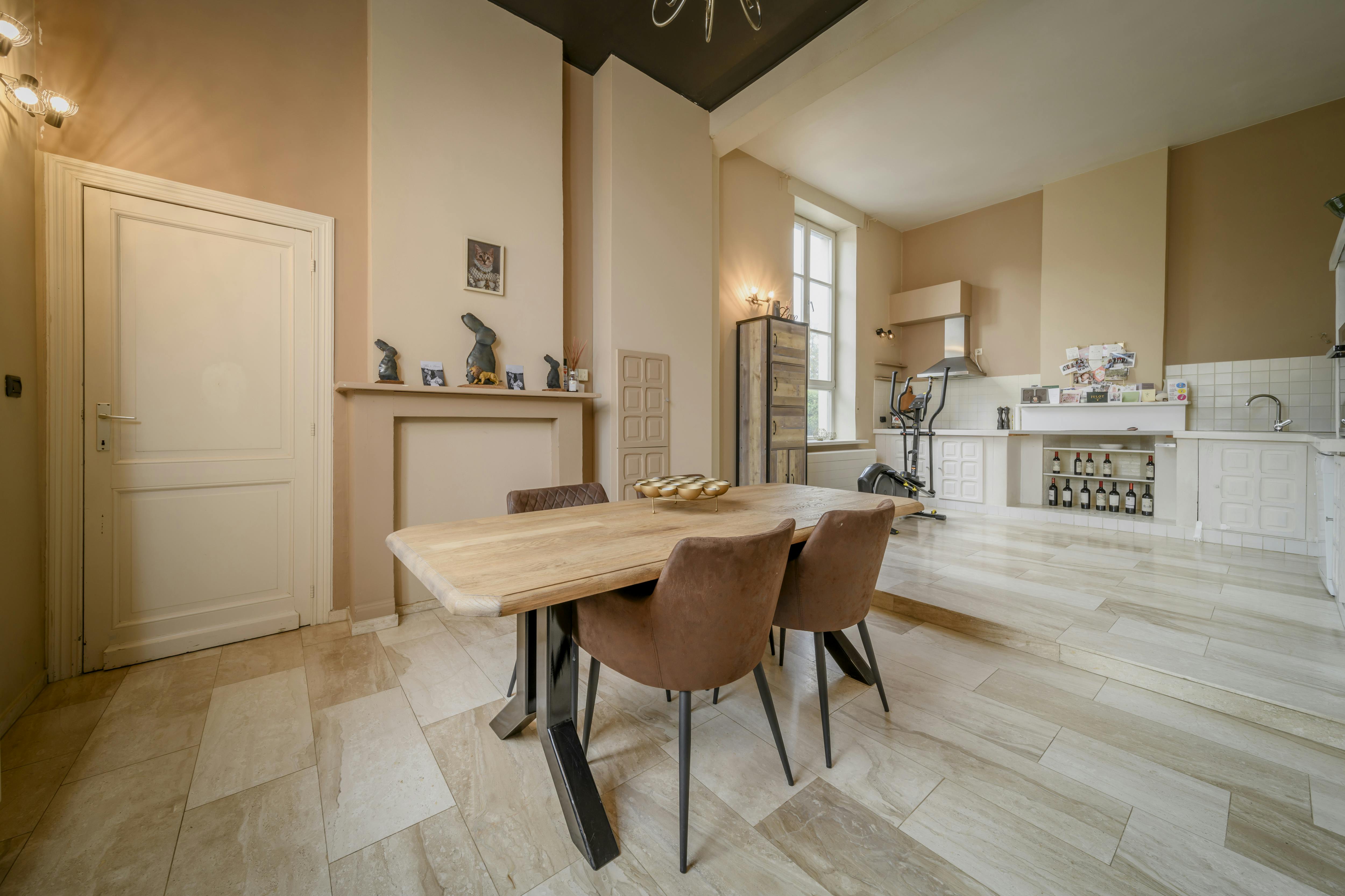 Authentieke herenwoning met 5 slaapkamers, tuin en garage. foto 3