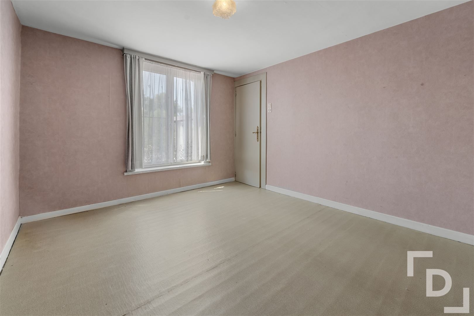 Ruime te renoveren woning te koop in Geluveld. foto 13