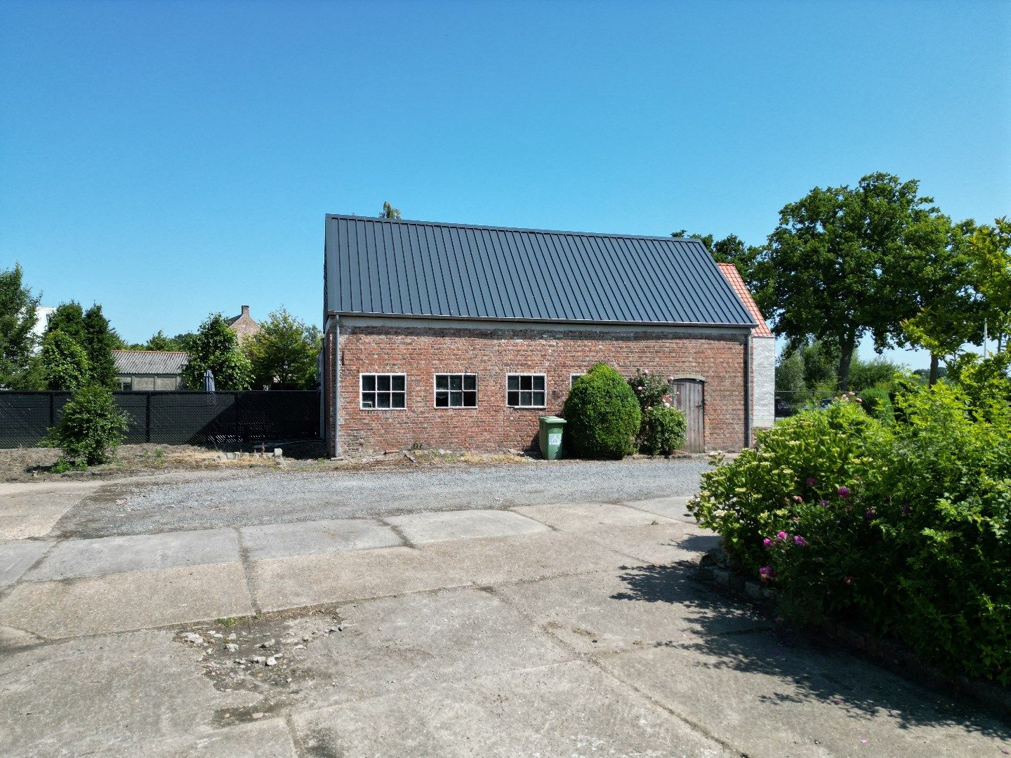 Landelijk wonen met grote schuren foto 22