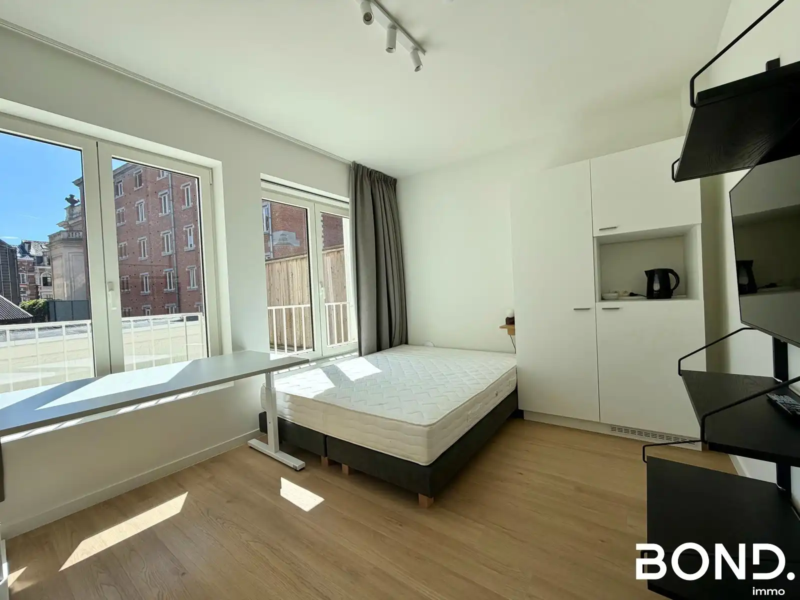 Lichtrijke studentenkamer met eigen badkamer op toplocatie foto 2