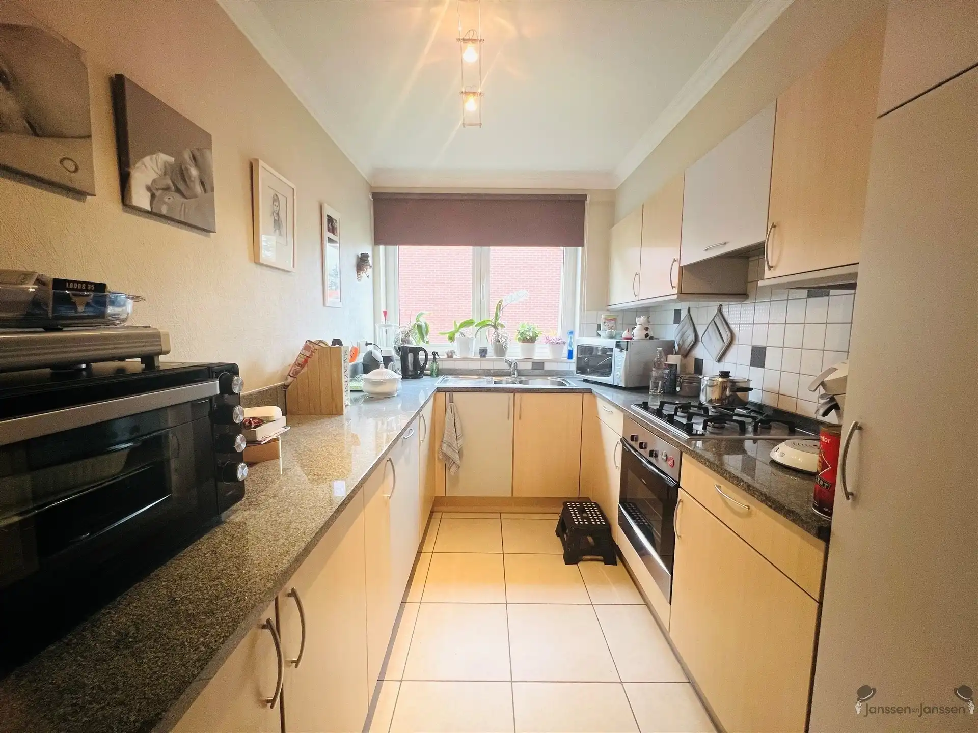 Appartement met 2 slaapkamers + onder- & bovengrondse autostaanplaats foto 4