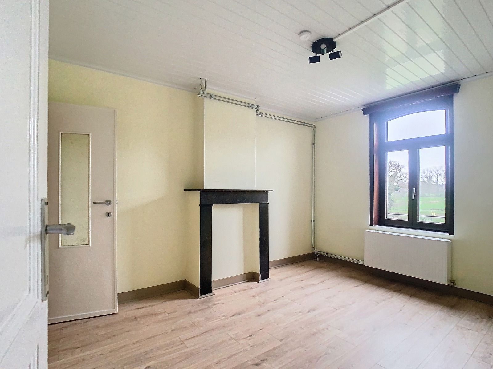 Ruime woning met 3 SLPK, tuin én garage! foto 12