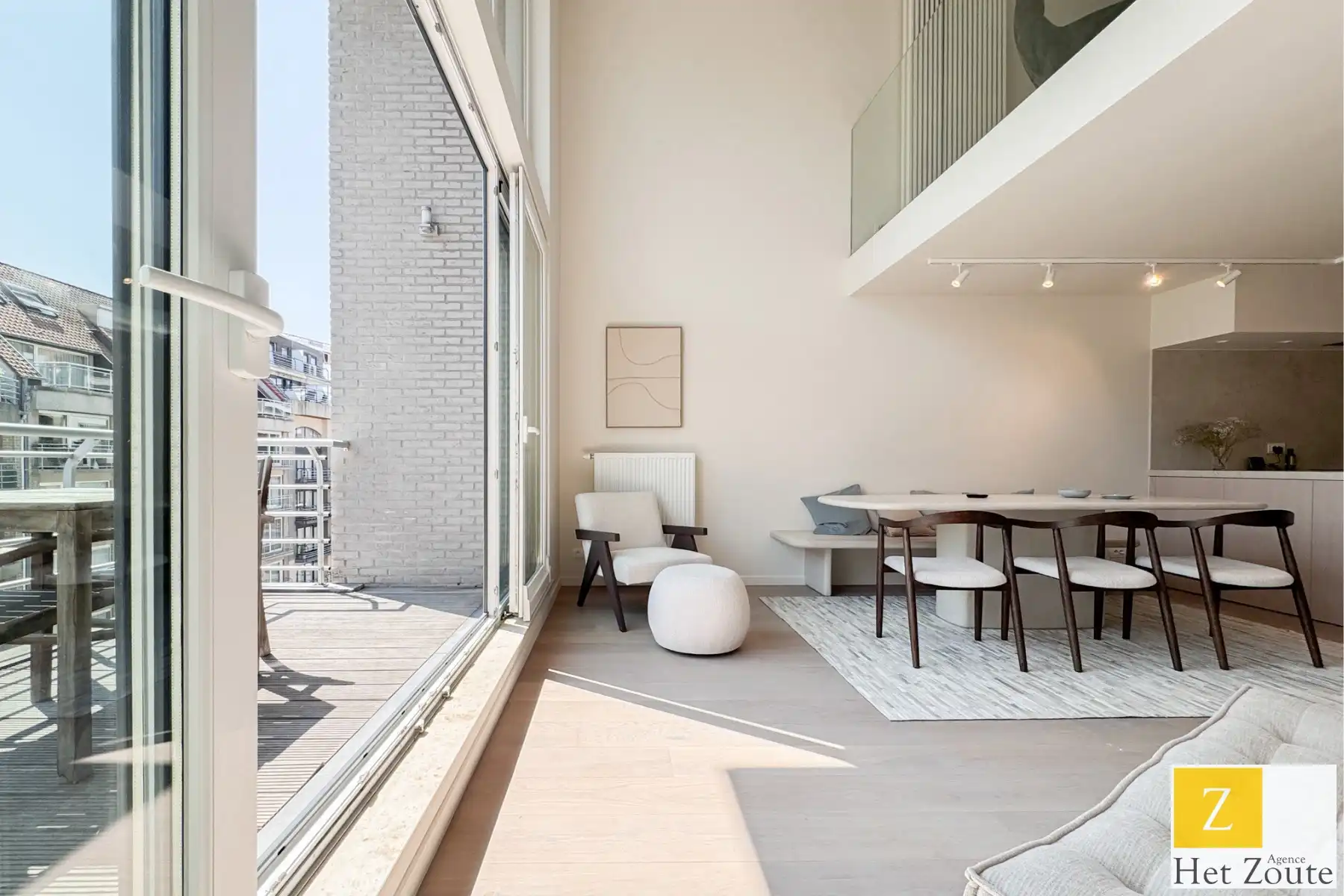 Gerenoveerd duplexappartement met ruim terras foto 6