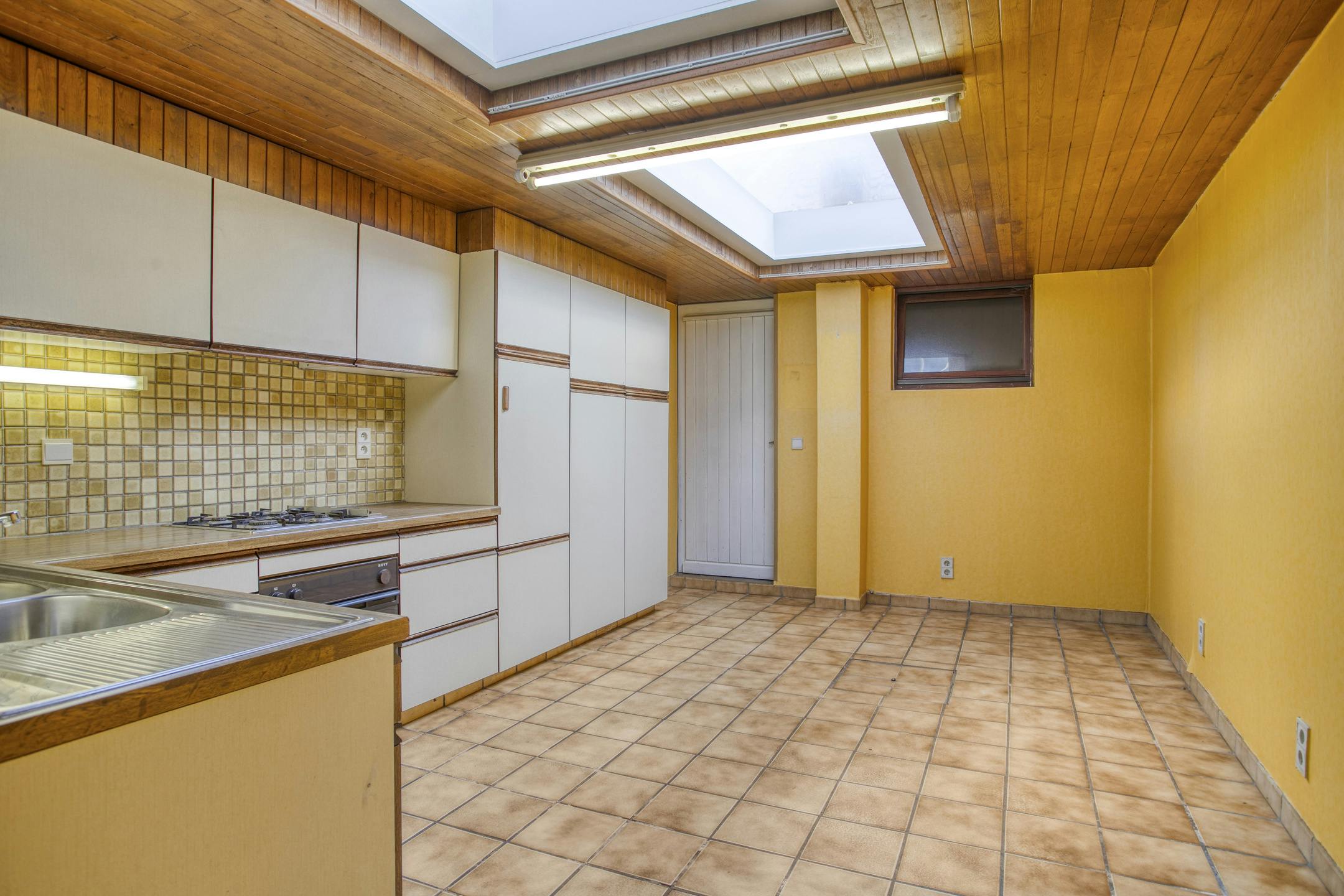 Te renoveren huis met 2 slaapkamers te koop in Kortrijk!  foto 4