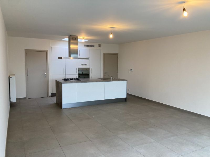 2 slaapkamer app met ruim terras en carport foto 3