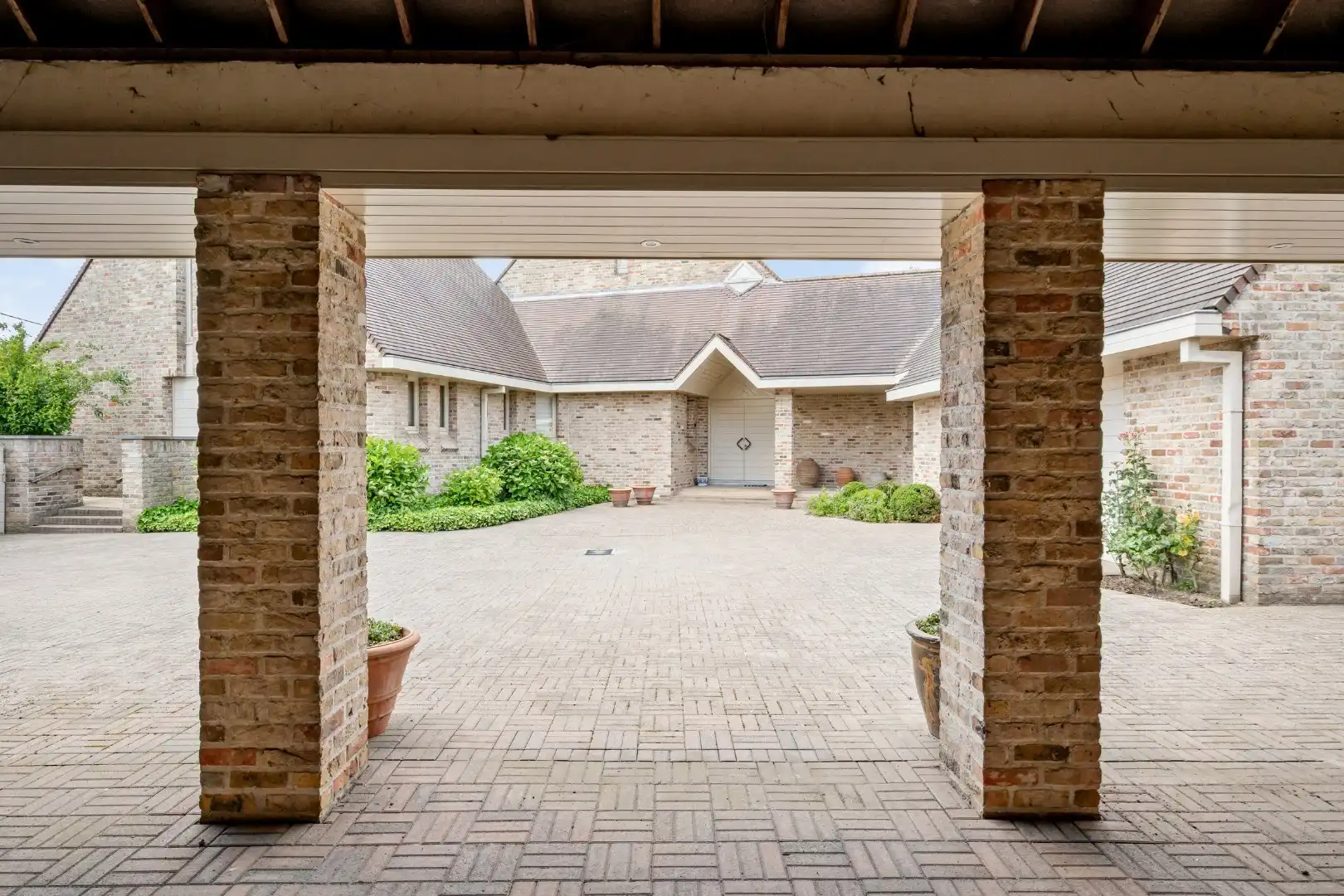 Villa met 5 slaapkamers, dubbele garage, carport en verzorgde tuin in Westrozebeke foto 25